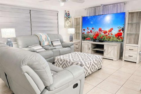 Casa en venta en Port Richey, Florida, 3 dormitorios, 118.17 m2 № 2151832 - foto 3