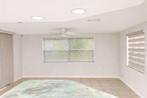 Casa en venta en Port Richey, Florida, 3 dormitorios, 118.17 m2 № 2151832 - foto 5