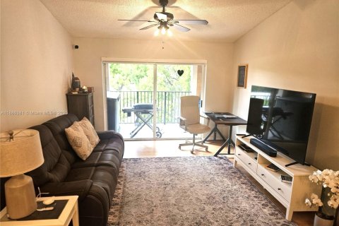 Condominio en alquiler en Miramar, Florida, 2 dormitorios, 89.74 m2 № 1941332 - foto 3