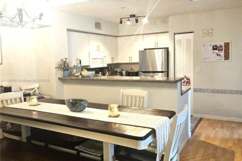 Condominio en alquiler en Miramar, Florida, 2 dormitorios, 89.74 m2 № 1941332 - foto 9