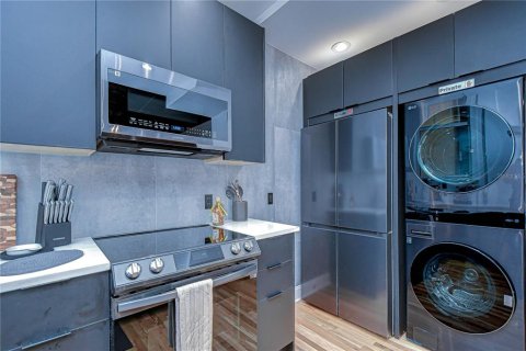 Condo in Saint Petersburg, Florida, 2 bedrooms  № 1895070 - photo 9