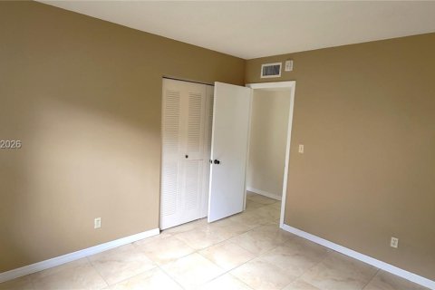 Снять в аренду кондоминиум в Майами, Флорида 3 спальни, 113.99м2, № 2000723 - фото 9