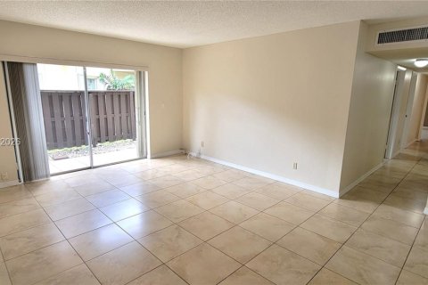 Кондоминиум с 3 спальнями в Майами, Флорида № 2000723