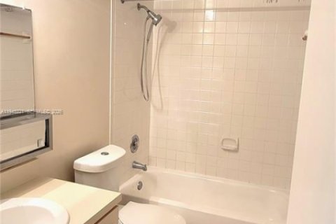 Снять в аренду кондоминиум в Майами, Флорида 3 спальни, 113.99м2, № 2000723 - фото 11