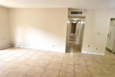 Снять в аренду кондоминиум в Майами, Флорида 3 спальни, 113.99м2, № 2000723 - фото 3