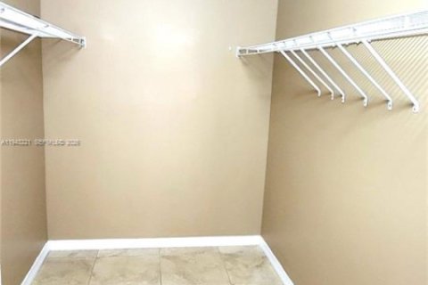 Снять в аренду кондоминиум в Майами, Флорида 3 спальни, 113.99м2, № 2000723 - фото 7