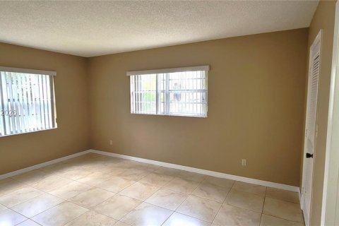 Снять в аренду кондоминиум в Майами, Флорида 3 спальни, 113.99м2, № 2000723 - фото 5