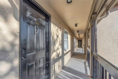 Condo in Clearwater, Florida, 2 bedrooms  № 1888585 - photo 17