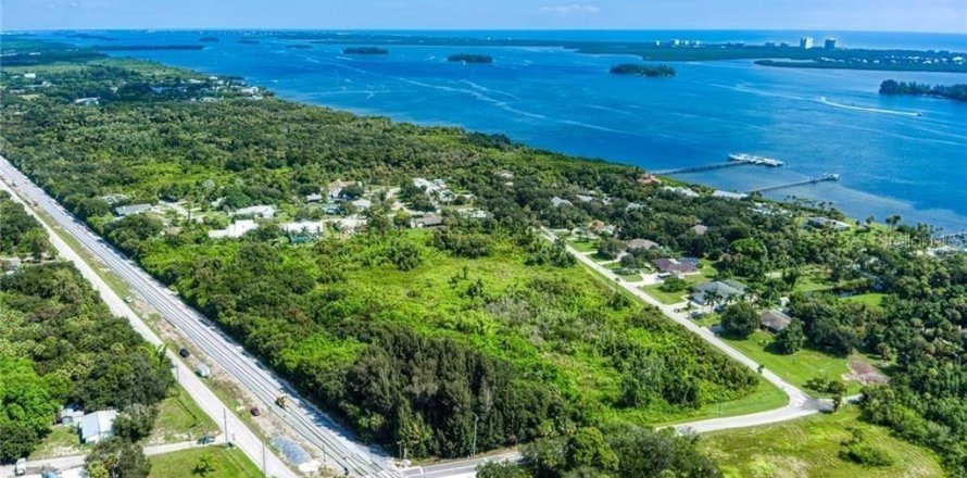 Terreno en St. Lucie, Florida № 1720566