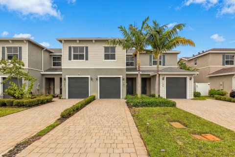 Townhouse in Riviera Beach, Florida 3 bedrooms, 139.35 sq.m. № 2390063