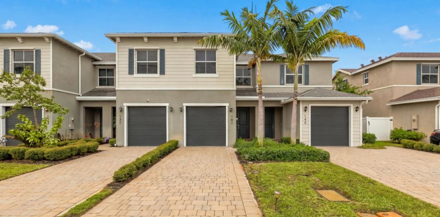 Townhouse in Riviera Beach, Florida 3 bedrooms, 139.35 sq.m. № 2390063