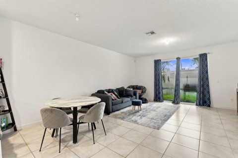 Townhouse in Riviera Beach, Florida 3 bedrooms, 139.35 sq.m. № 2390063 - photo 12