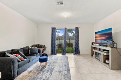 Townhouse in Riviera Beach, Florida 3 bedrooms, 139.35 sq.m. № 2390063 - photo 14
