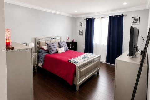 Townhouse in Hialeah, Florida 3 bedrooms, 172.8 sq.m. № 2086713 - photo 2