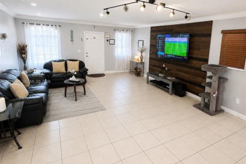 Townhouse in Hialeah, Florida 3 bedrooms, 172.8 sq.m. № 2086713 - photo 9
