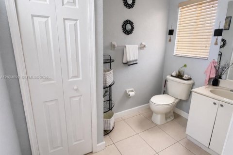 Townhouse in Hialeah, Florida 3 bedrooms, 172.8 sq.m. № 2086713 - photo 11
