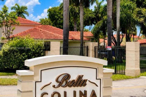 Townhouse in Hialeah, Florida 3 bedrooms, 172.8 sq.m. № 2086713 - photo 8
