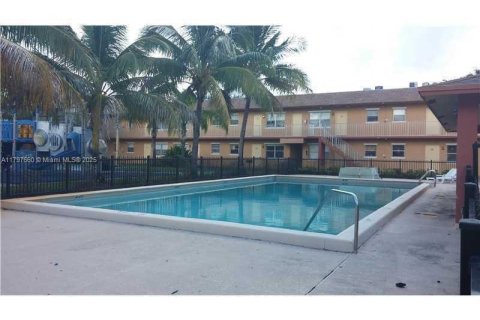 Condo in Oakland Park, Florida, 1 bedroom  № 1875277 - photo 4