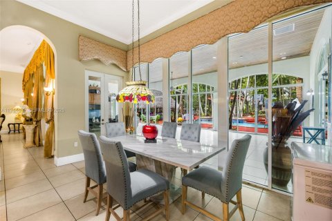 House in Miami, Florida 5 bedrooms, 482.16 sq.m. № 2244124 - photo 17