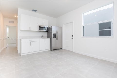 Casa en alquiler en Homestead, Florida, 5 dormitorios, 281.77 m2 № 2055165 - foto 3