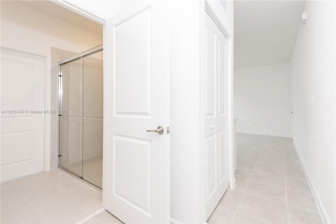 Casa en alquiler en Homestead, Florida, 5 dormitorios, 281.77 m2 № 2055165 - foto 5