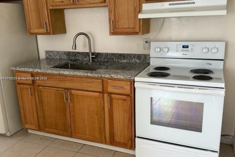 Propiedad comercial en venta en Hallandale Beach, Florida, 92.9 m2 № 1983245 - foto 2