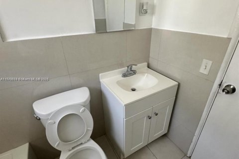 Propiedad comercial en venta en Hallandale Beach, Florida, 92.9 m2 № 1983245 - foto 15