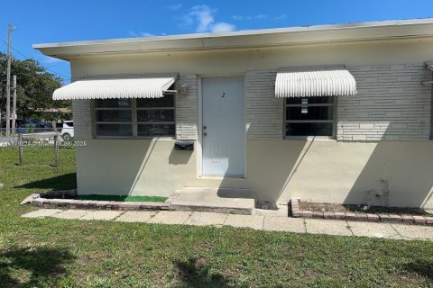 Propiedad comercial en venta en Hallandale Beach, Florida, 92.9 m2 № 1983245 - foto 1