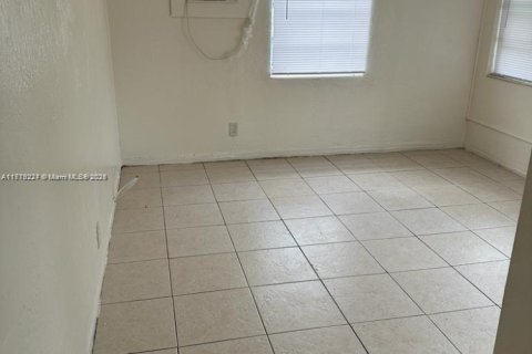 Propiedad comercial en venta en Hallandale Beach, Florida, 92.9 m2 № 1983245 - foto 6