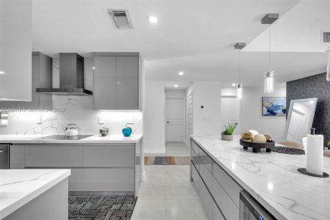 Casa en venta en Miami, Florida, 3 dormitorios, 184.5 m2 № 2043560 - foto 20