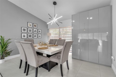 Casa en venta en Miami, Florida, 3 dormitorios, 184.5 m2 № 2043560 - foto 16