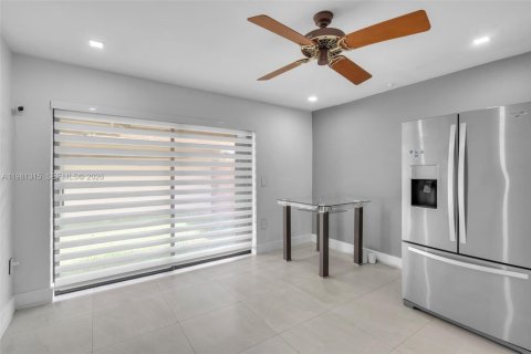 Casa en venta en Miami, Florida, 3 dormitorios, 184.5 m2 № 2043560 - foto 29