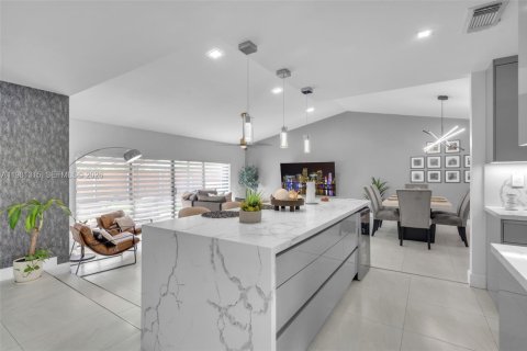 Casa en venta en Miami, Florida, 3 dormitorios, 184.5 m2 № 2043560 - foto 11