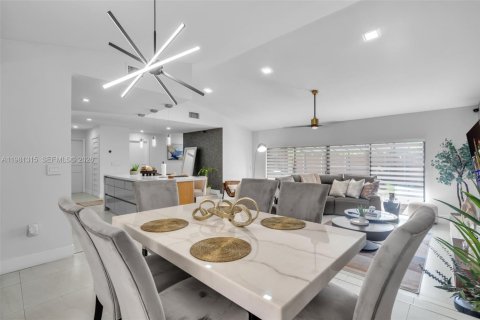 Casa en venta en Miami, Florida, 3 dormitorios, 184.5 m2 № 2043560 - foto 17