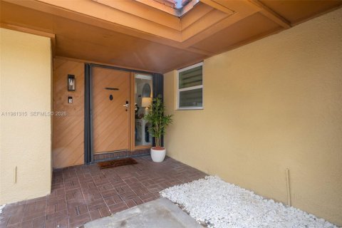 Casa en venta en Miami, Florida, 3 dormitorios, 184.5 m2 № 2043560 - foto 9