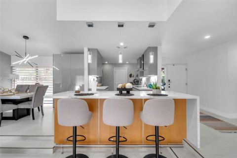 Casa en venta en Miami, Florida, 3 dormitorios, 184.5 m2 № 2043560 - foto 19