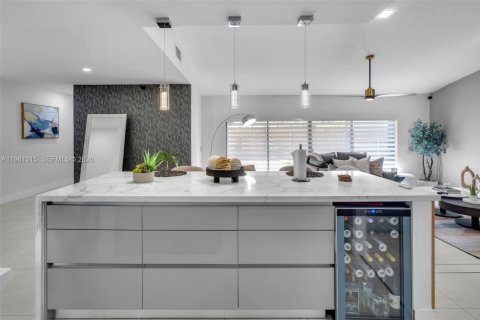Casa en venta en Miami, Florida, 3 dormitorios, 184.5 m2 № 2043560 - foto 21