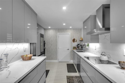 Casa en venta en Miami, Florida, 3 dormitorios, 184.5 m2 № 2043560 - foto 22