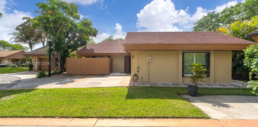 Casa en Miami, Florida 3 dormitorios, 184.5 m2 № 2043560