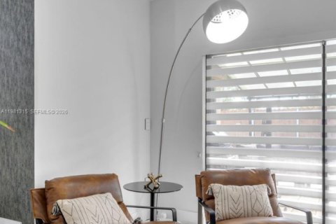 Casa en venta en Miami, Florida, 3 dormitorios, 184.5 m2 № 2043560 - foto 18