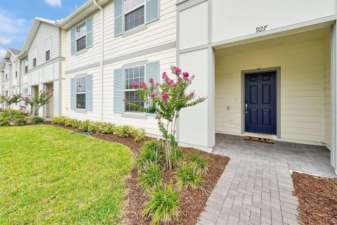 Townhouse in Davenport, Florida 5 bedrooms, 212.1 sq.m. № 1820899 - photo 1