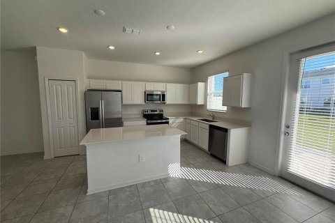 Touwnhouse à louer à Davenport, Floride: 3 chambres, 173.17 m2 № 2416288 - photo 4