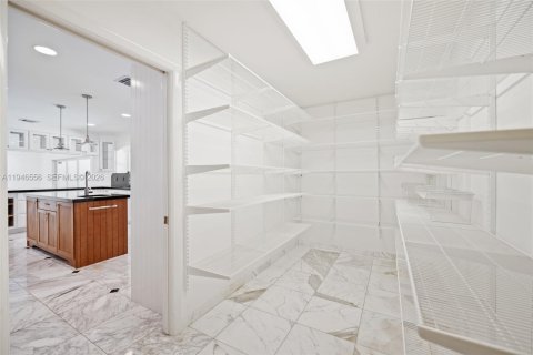 Villa ou maison à vendre à Pinecrest, Floride: 5 chambres, 297.57 m2 № 2002884 - photo 18