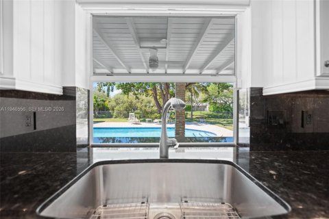 Villa ou maison à vendre à Pinecrest, Floride: 5 chambres, 297.57 m2 № 2002884 - photo 16
