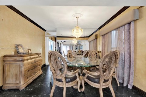 Купить виллу или дом в Майами, Флорида 5 спален, 274.8м2, № 1968857 - фото 14