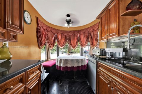 Купить виллу или дом в Майами, Флорида 5 спален, 274.8м2, № 1968857 - фото 18