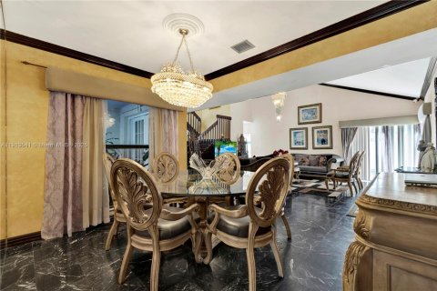 Купить виллу или дом в Майами, Флорида 5 спален, 274.8м2, № 1968857 - фото 16