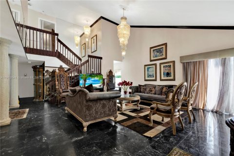 Купить виллу или дом в Майами, Флорида 5 спален, 274.8м2, № 1968857 - фото 11