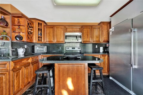 Купить виллу или дом в Майами, Флорида 5 спален, 274.8м2, № 1968857 - фото 19