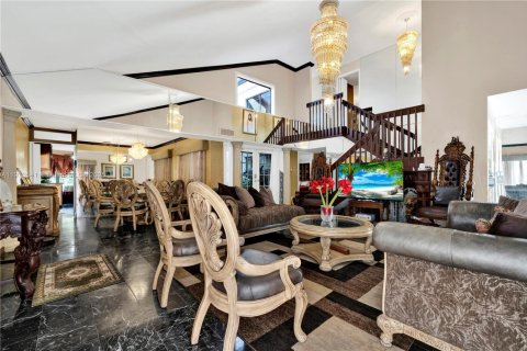 Купить виллу или дом в Майами, Флорида 5 спален, 274.8м2, № 1968857 - фото 15